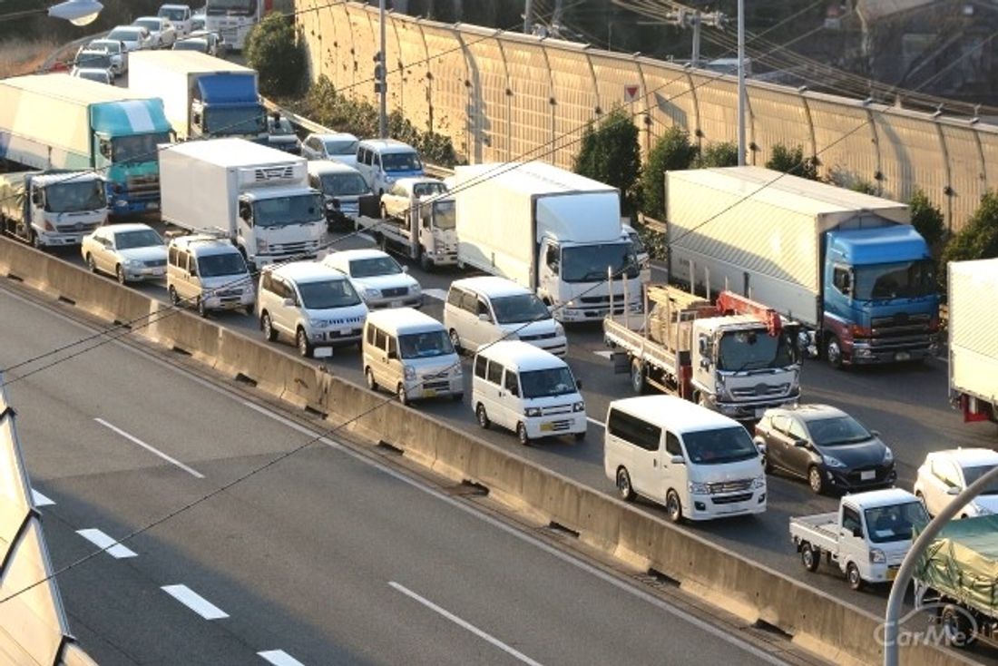 信号があるわけでもないのに なぜ高速道路は渋滞するの By 車選びドットコム