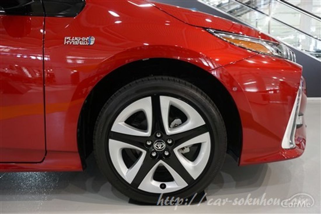 トヨタ プリウス PHV 2017