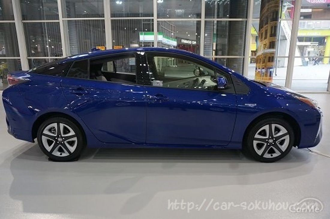 トヨタ プリウス 2016