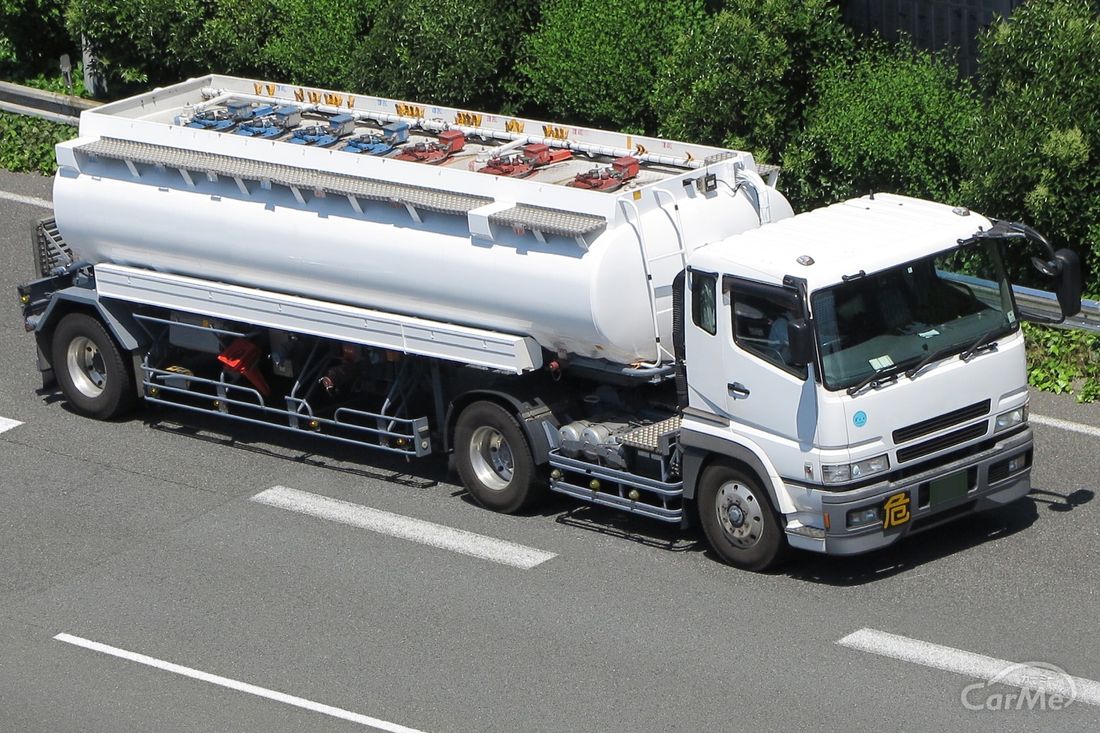 危 の標識 危険物積載車両ってなにが載っているの