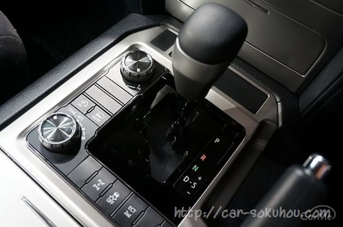 トヨタ ランクル200 2015