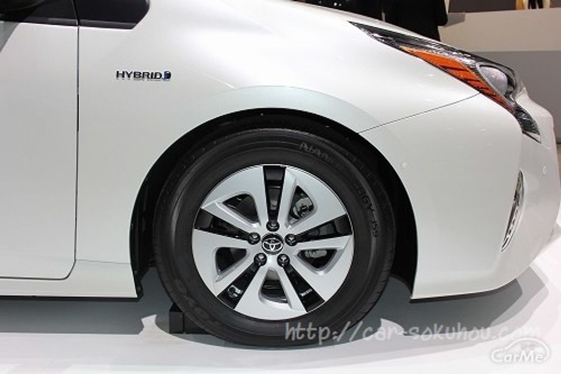 トヨタ プリウス スティールブロンドメタリック 2015