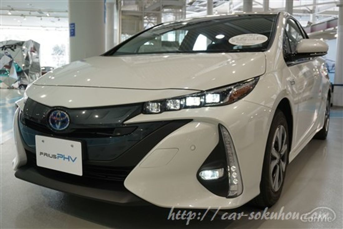 トヨタ プリウス PHV 2017