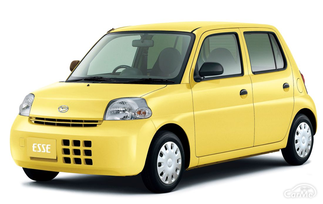 ダイハツ エッセにはボディカラー同色のインテリアが用意されていた ダイハツ エッセの長所をご紹介の写真 1枚目