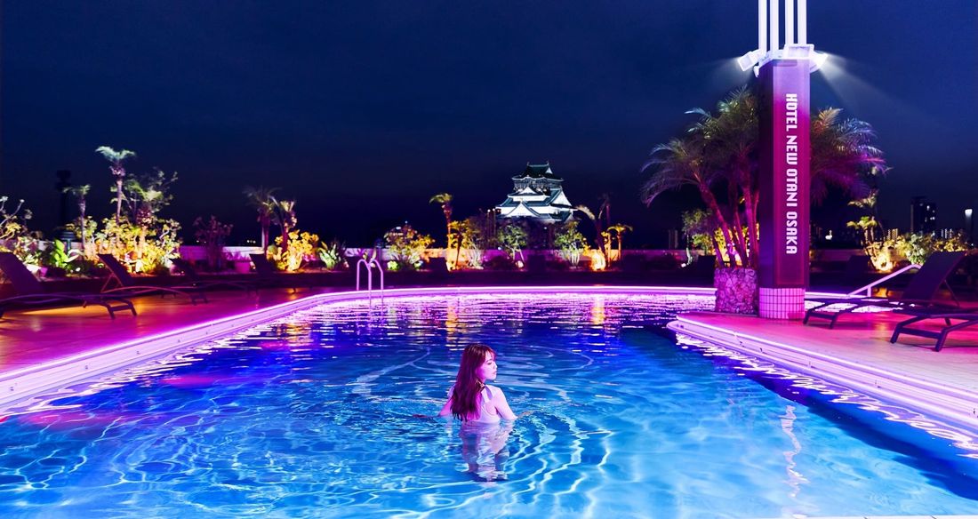 ナイトプールまもなくOPEN!大阪の夏夜を彩る“大人の遊び場”で、日焼け知らずの思い出作りを