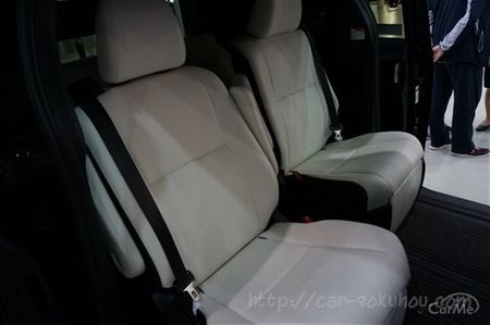 エスティマ7人乗りの2列目シート スライドや座り心地を徹底解説 車ニュース 中古車情報 中古車検索なら 車選びドットコム 車選び Com