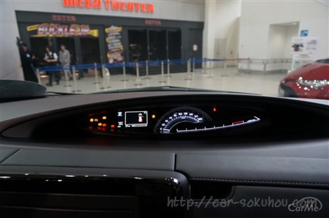 トヨタ エスティマ 2016