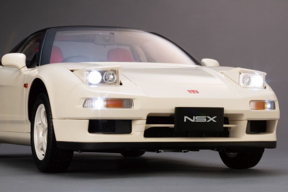 世界を驚かせたピュアスポーツカーが史上初の1/8スケールで蘇る 週刊『Honda NSX-R』創刊
