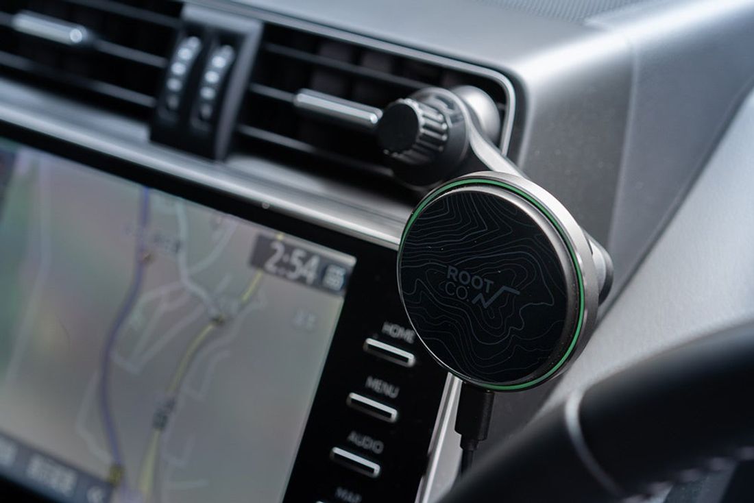 急速充電対応MagSafeカーマウント「PLAY EZ1 MagSafe Wireless Car Charger」&…