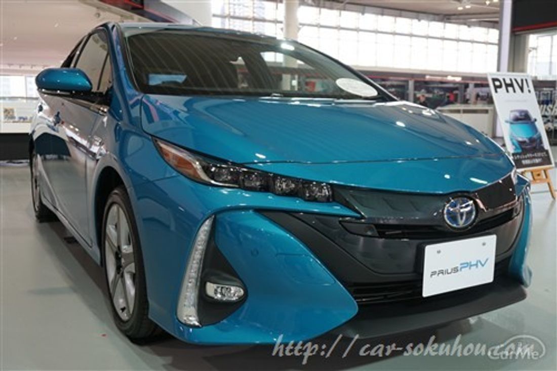 トヨタ プリウスPHV 2017