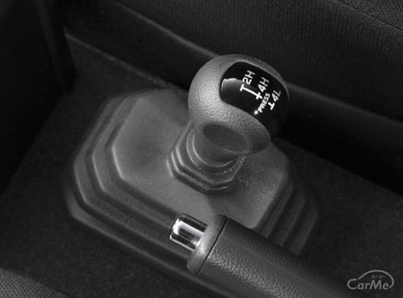 シフトレバーが2つ トランスファーレバーがある車5選の写真 2枚目
