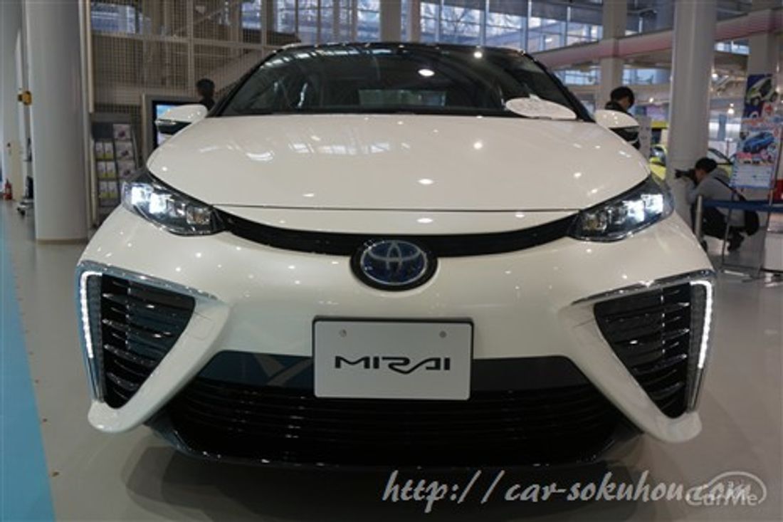 トヨタ プリウス PHV 2017