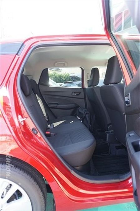スズキ スイフトの乗降性はどうだった 試乗をした感想 車ニュース 中古車情報 中古車検索なら 車選びドットコム 車選び Com