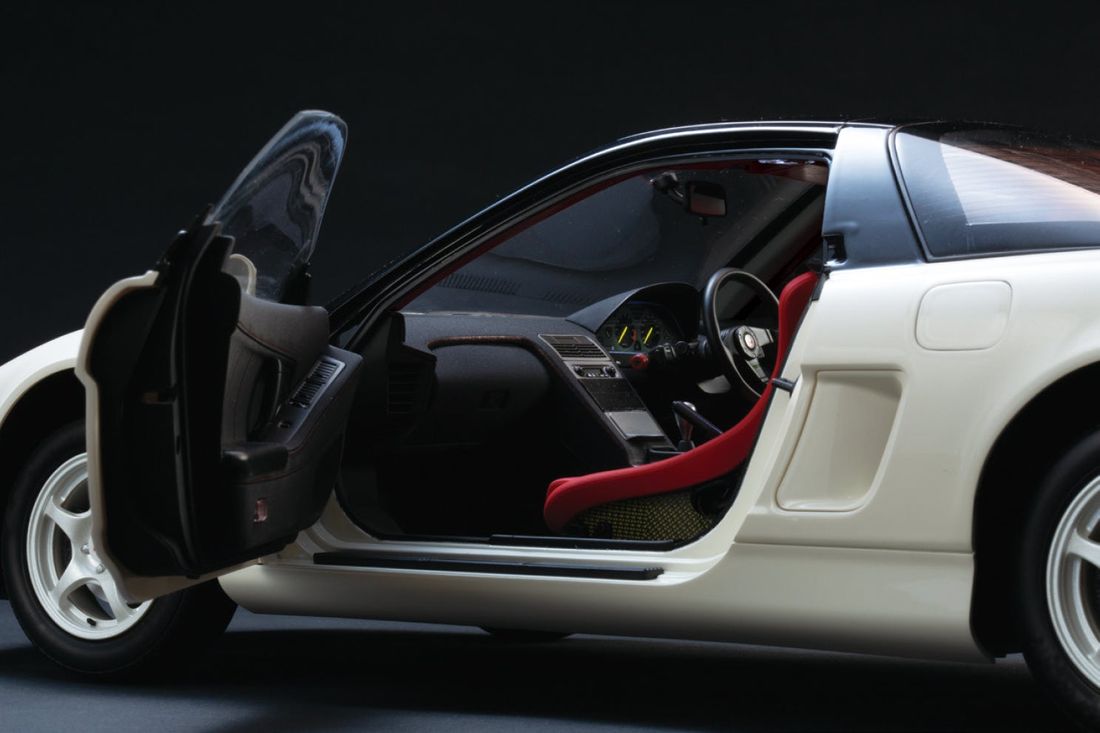 世界を驚かせたピュアスポーツカーが史上初の1/8スケールで蘇る 週刊『Honda NSX-R』創刊