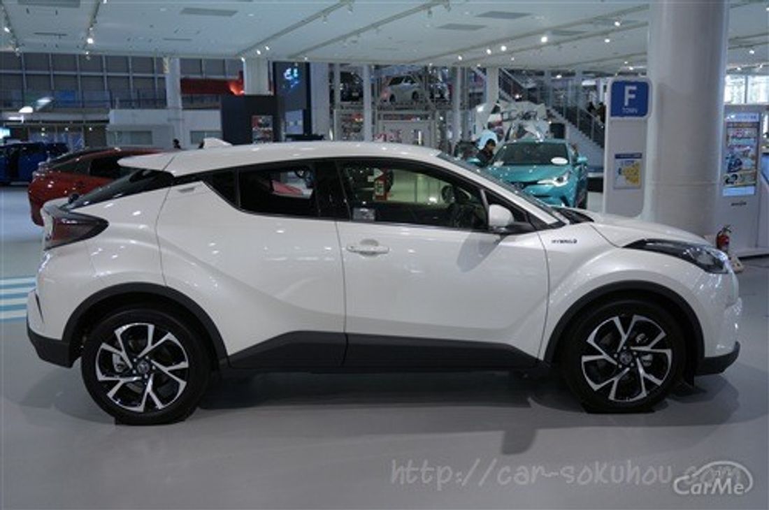 トヨタ C-HR 2017
