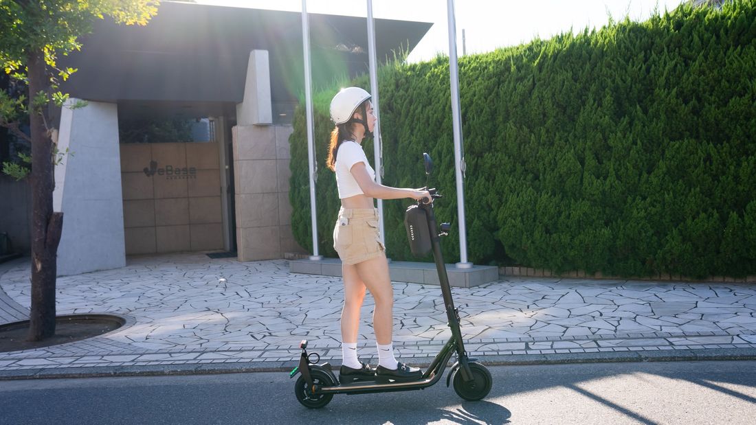 初心者や女性でも安心！歩道/公道走行対応電動キックボードを楽しもう！