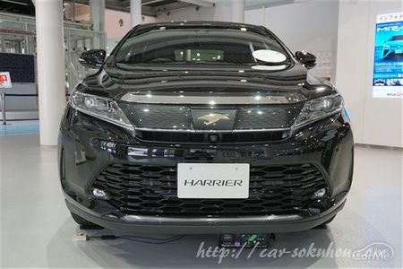 外装の違いを徹底比較 新型ハリアーのターボとハイブリッド車 車ニュース 中古車情報 中古車検索なら 車選びドットコム 車選び Com