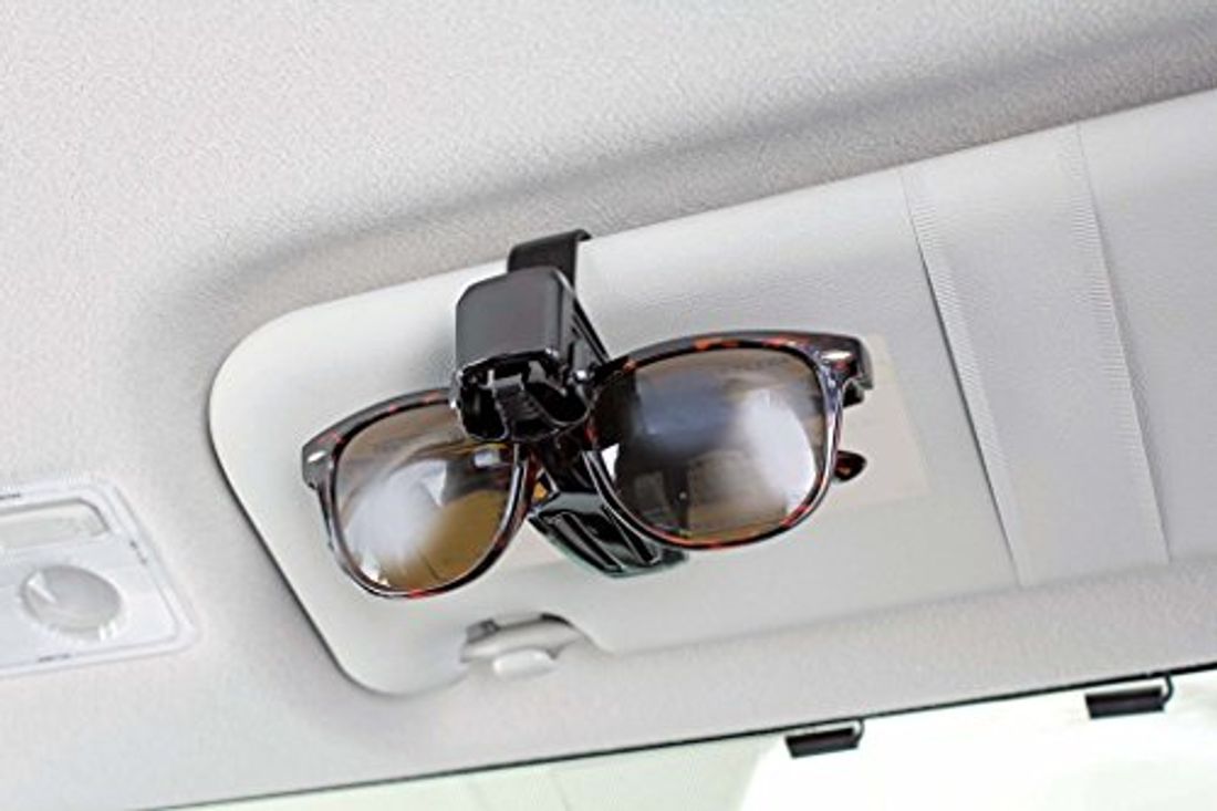 おすすめの車用サングラスホルダー11選 選ぶときに固定方式を確認しよう