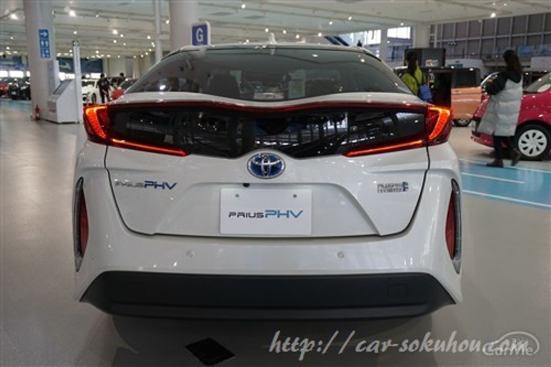 トヨタ プリウスPHV 2017