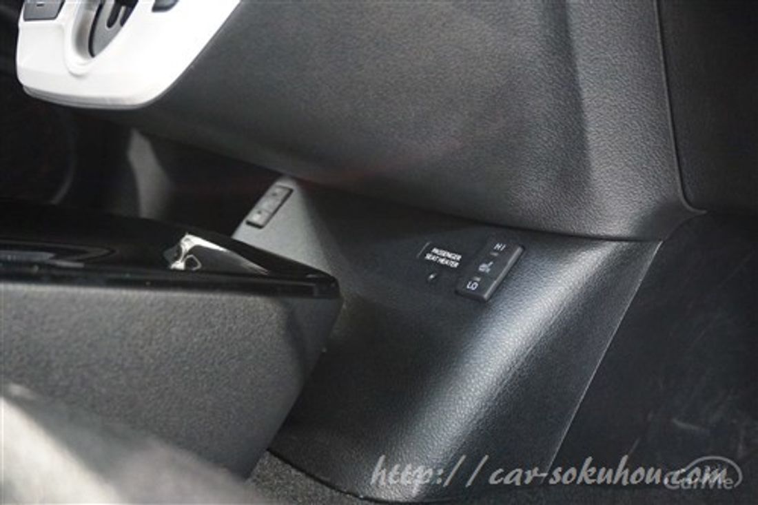 トヨタ プリウスPHV 2017
