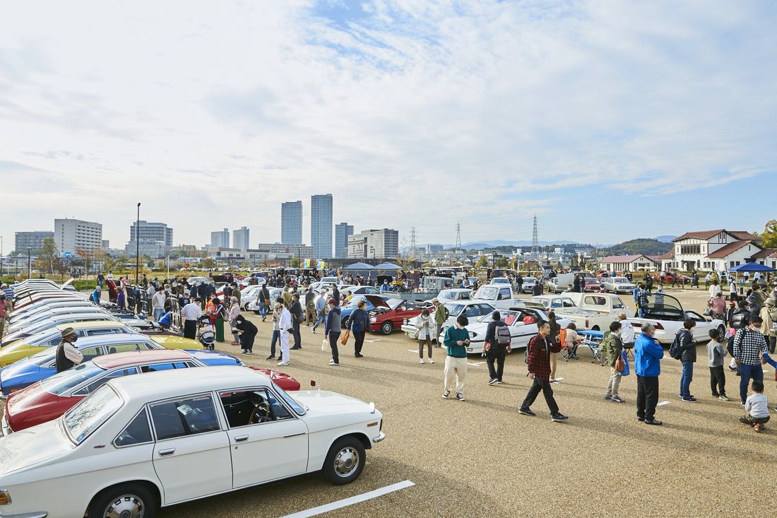1980から90年代に人気のネオクラシックカー60台が高槻市に大集合