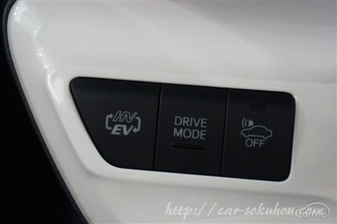 トヨタ プリウス PHV 2017