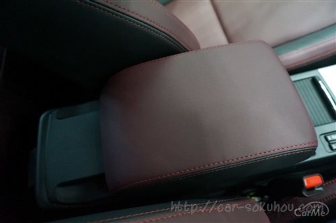 スバル レヴォーグ STI 2016