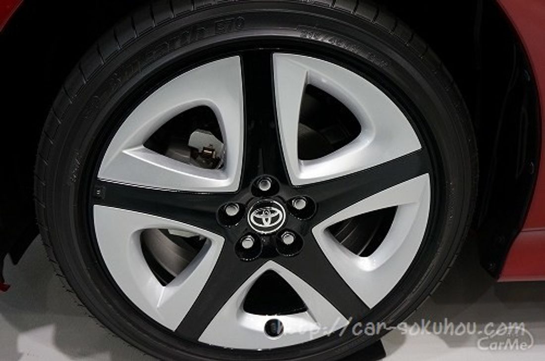トヨタ プリウス PHV 2017