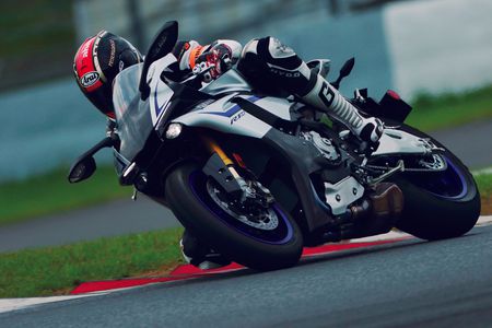 アヘッド YAMAHA YZF-R1M