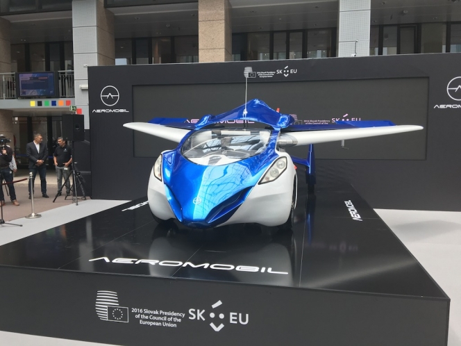 ついにこの時がやってきた 世界初の空飛ぶ車が約5 000万円で販売開始 車ニュース 中古車情報 中古車検索なら 車選びドットコム 車 選び Com