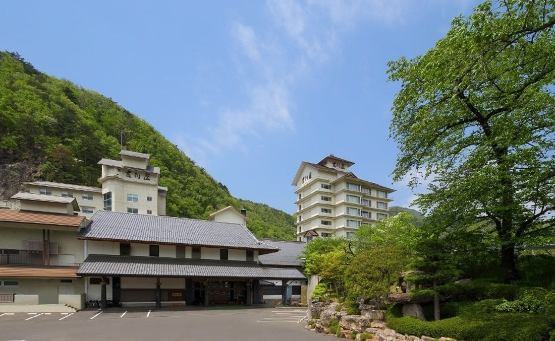 世界でここだけ?!食前杯、前菜からメイン、デザートまで全て桃づくしの「桃会席」プラン予約開始!
