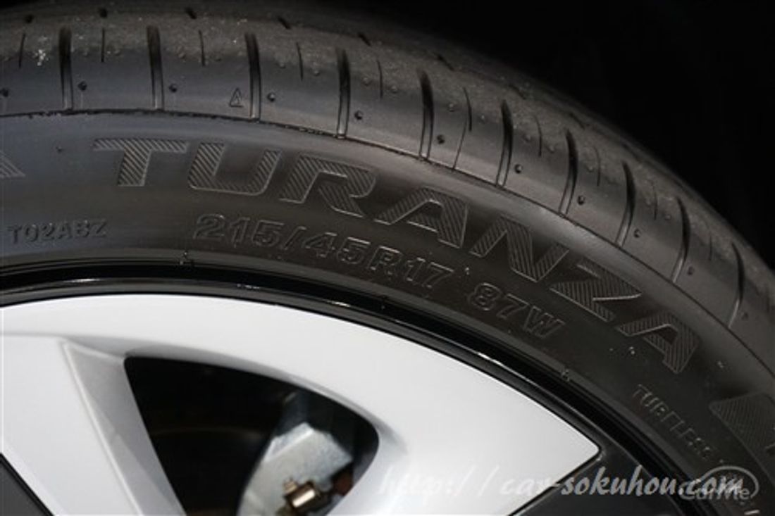 トヨタ プリウス PHV 2017