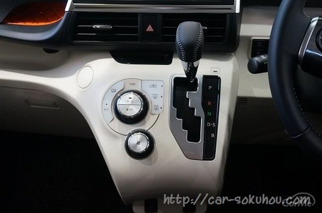 トヨタ シエンタ 2015