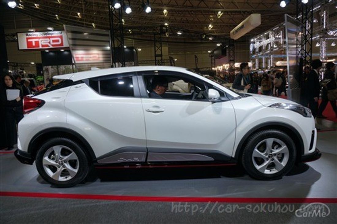 トヨタ C-HR 2017
