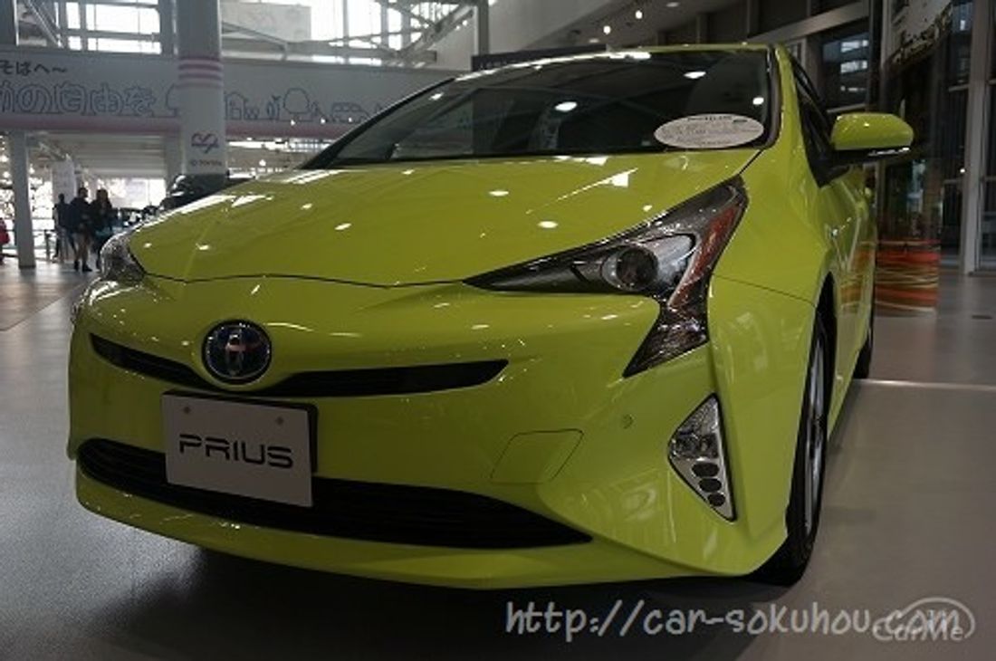 トヨタ プリウス 2015