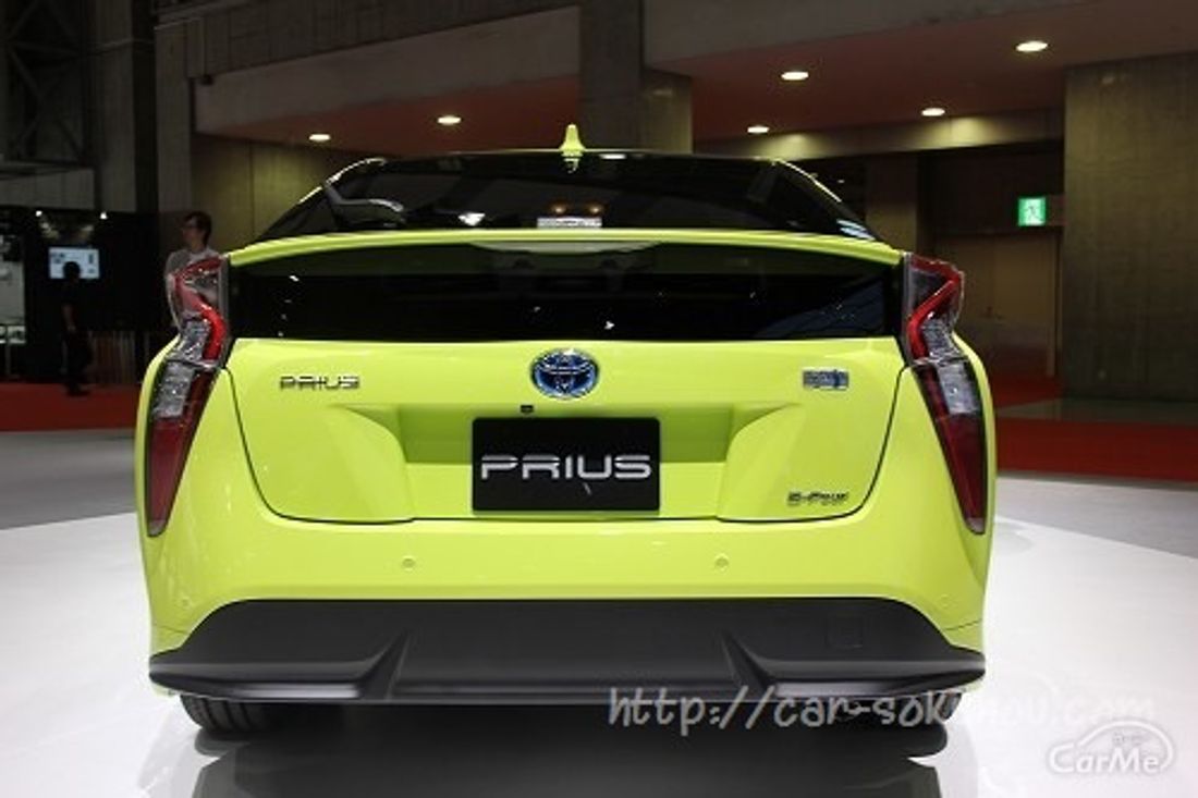 トヨタ プリウス 2015