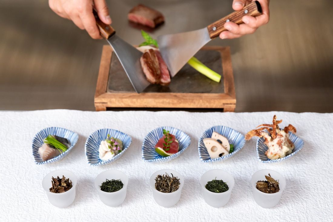 10種の茶葉と旬の食材の融合を五感で味わう日本料理・鉄板焼 お茶本来の旨味が引き立つ食材を厳選、調理法にもこだわり趣向…