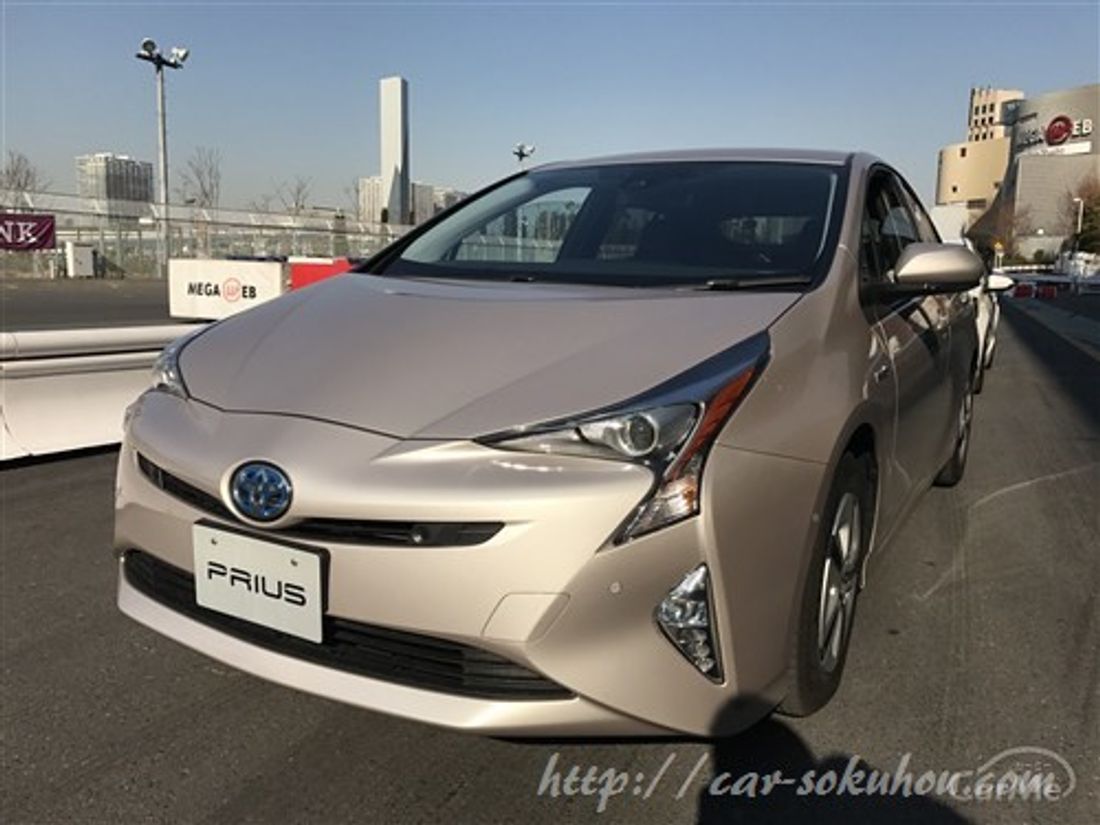 トヨタ プリウス PHV 2017