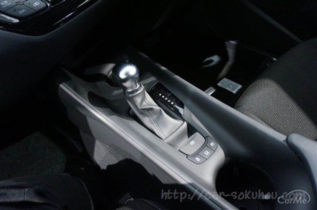 トヨタ C-HR 2017