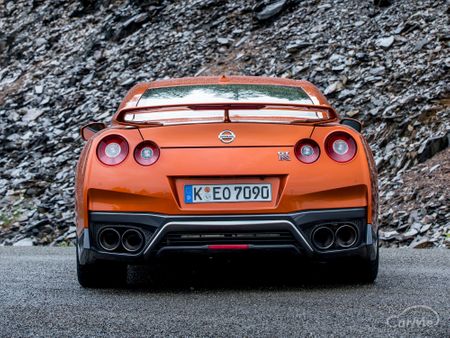 日産 GT-R バンパー