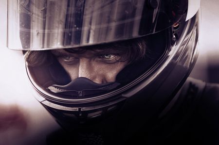アヘッド 伊丹孝裕が観た 『CLOSER TO THE EDGE マン島TTライダー』