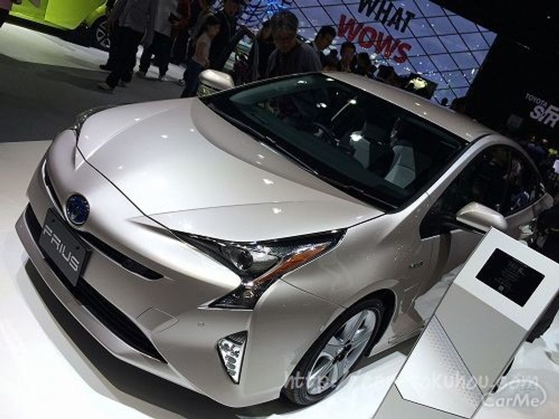 トヨタ プリウス スティールブロンドメタリック 2015