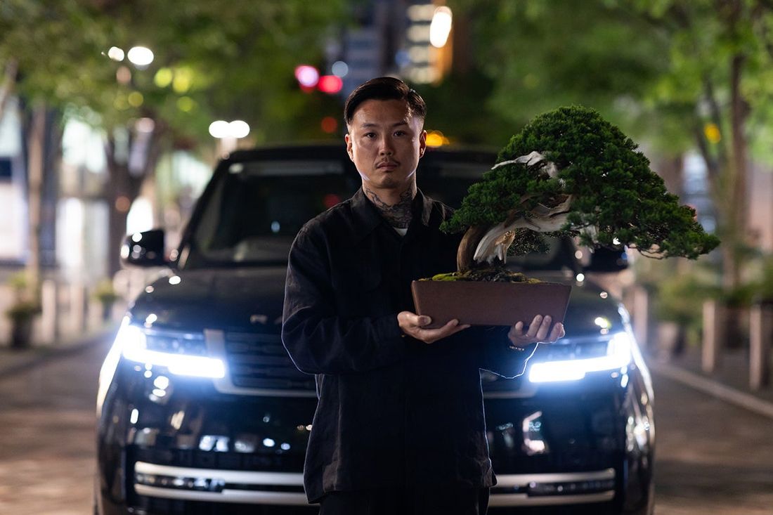 世界の名だたるブランドからも注目を集める盆栽プロデューサー・小島鉄平氏の、ランドローバー・ディーラー・アンバサダーの続…