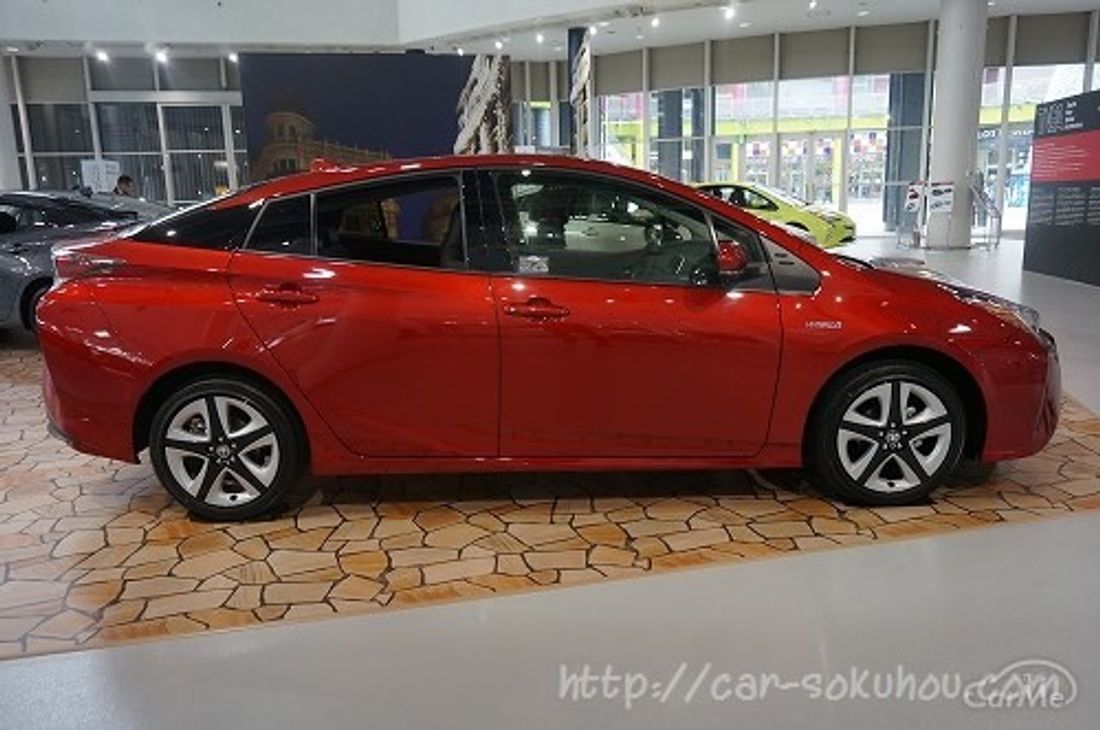 トヨタ プリウス PHV 2017