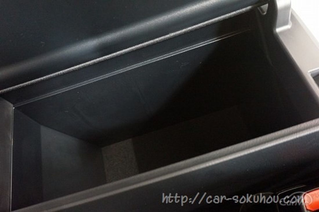 トヨタ プリウス Sグレード 2015