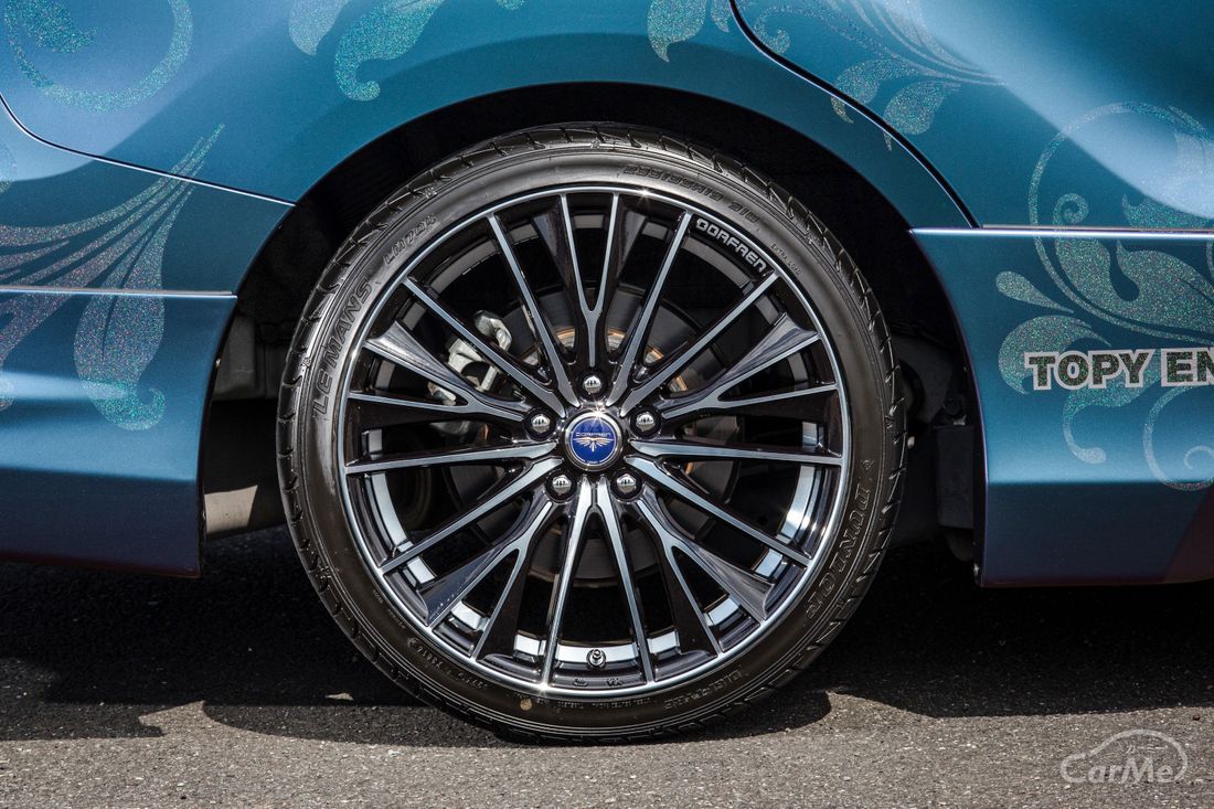 見る角度によって色を変える輝きを追い求めたdorfren Deldio