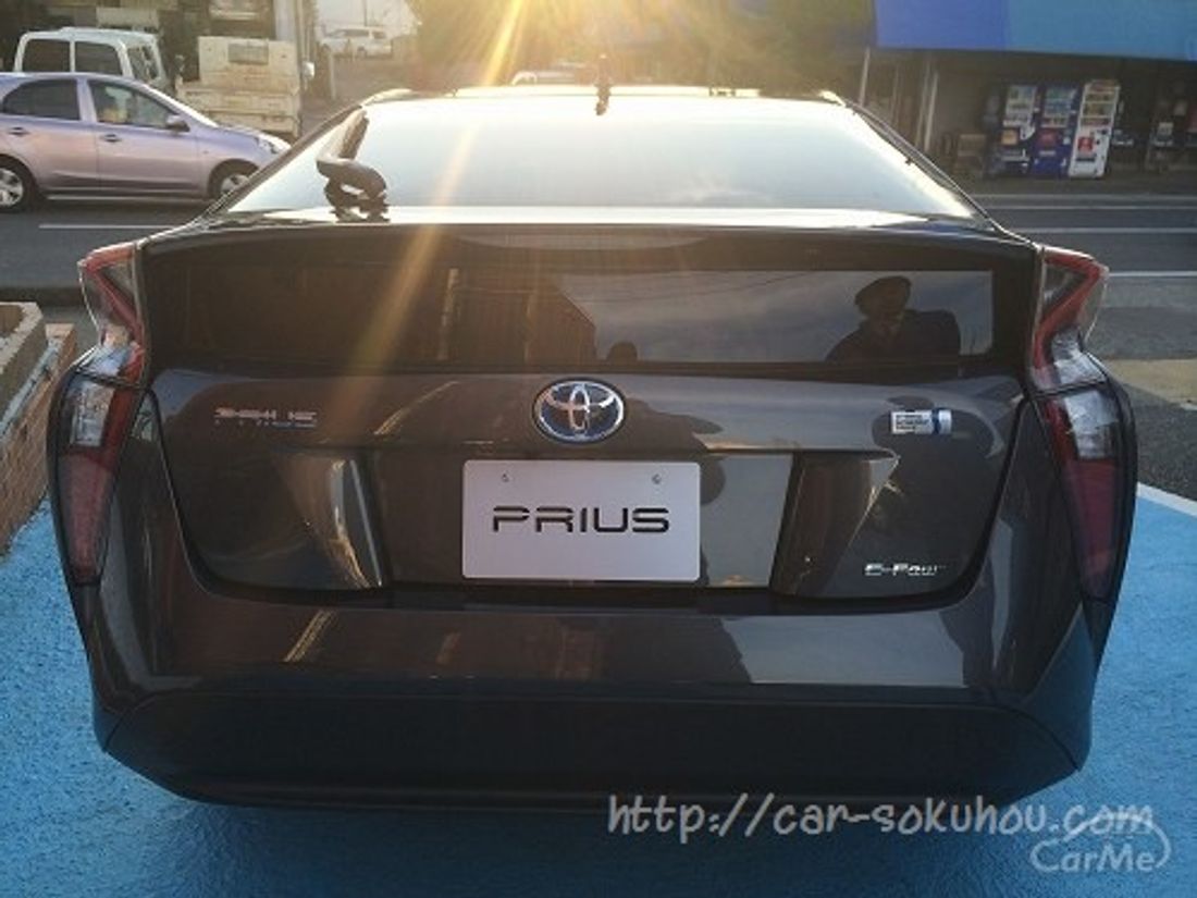 トヨタ プリウス 2015 Eグレード