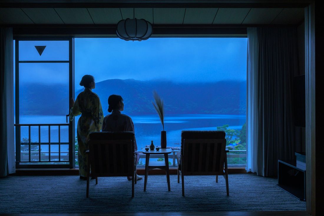 秋の夜長に想いを馳せる 芦ノ湖畔で絶景お月見