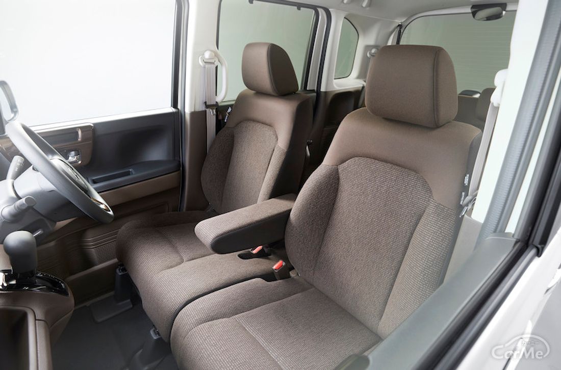 助手席が57cmもスライドする ホンダ 2代目n Boxの長所をご紹介