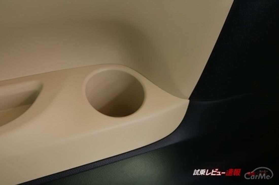 アルファード Hybrid Xの3列目シートレビュー 3列目シートでも快適に過ごせる の写真 4枚目